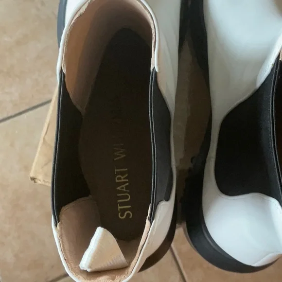 Stuart Weitzman Norah Leather Lug-Sole White Chealsea Boots in Size 10C, NWOB